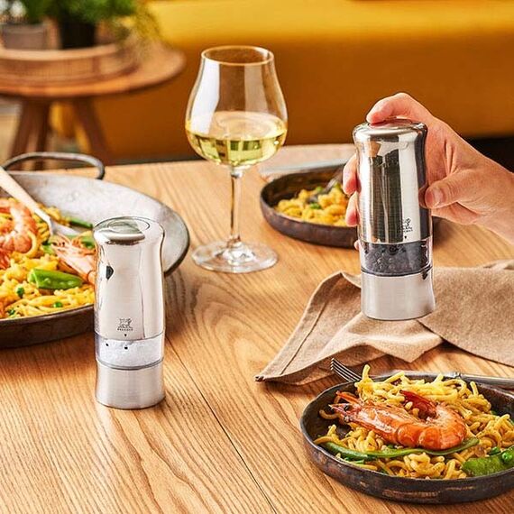 Мельница для соли электрическая на батарейках 14 см, нержавеющая сталь, цвет серебристый, ZELI PEUGEOT, Франция, изображение 3