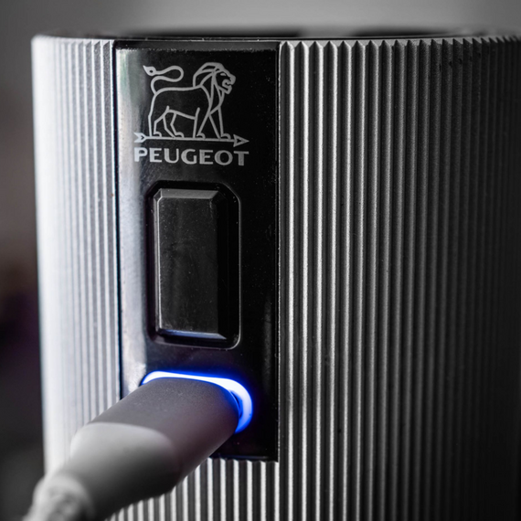 Набор из 2-х электрических мельниц для соли и перца, 15 см, карбон + алюминий, 6 степеней помола, черные матовые, LINE Zirlion, PEUGEOT, Франция, изображение 4